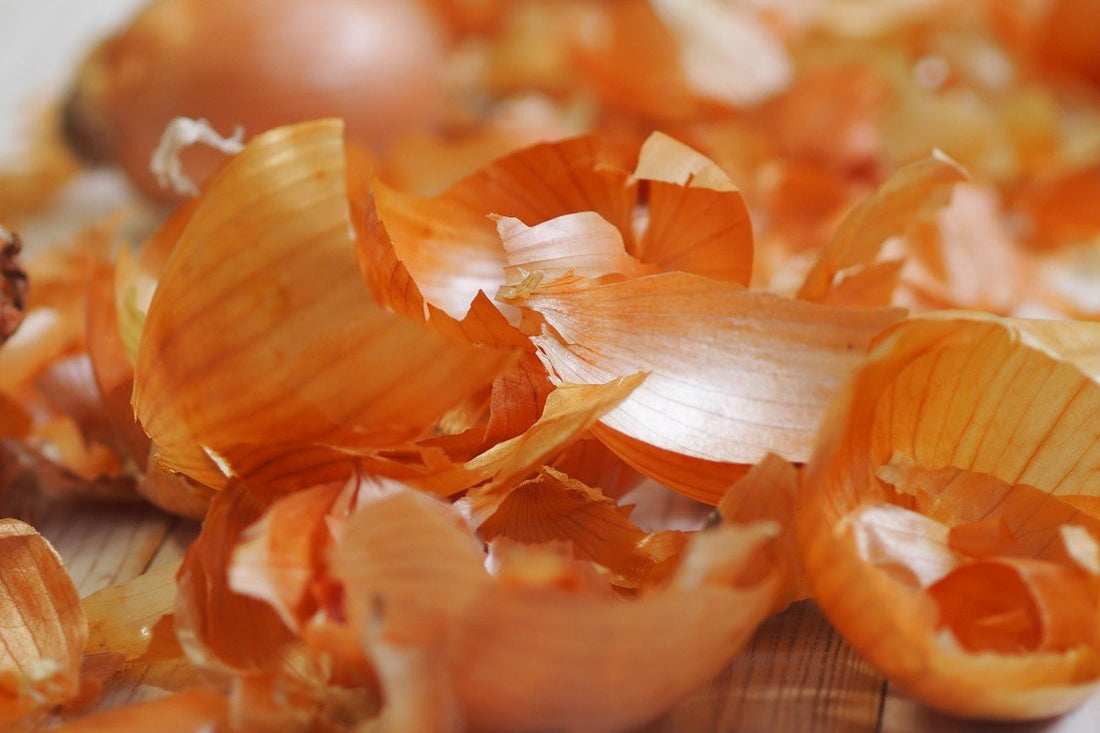 Praktické využitie cibuľových šupiek v domácnosti v duchu zero waste